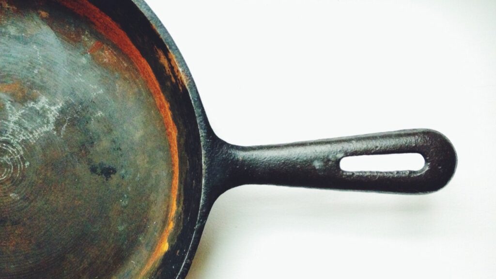 how-to-get-rust-off-cast-iron-2-quickly-easily-ways